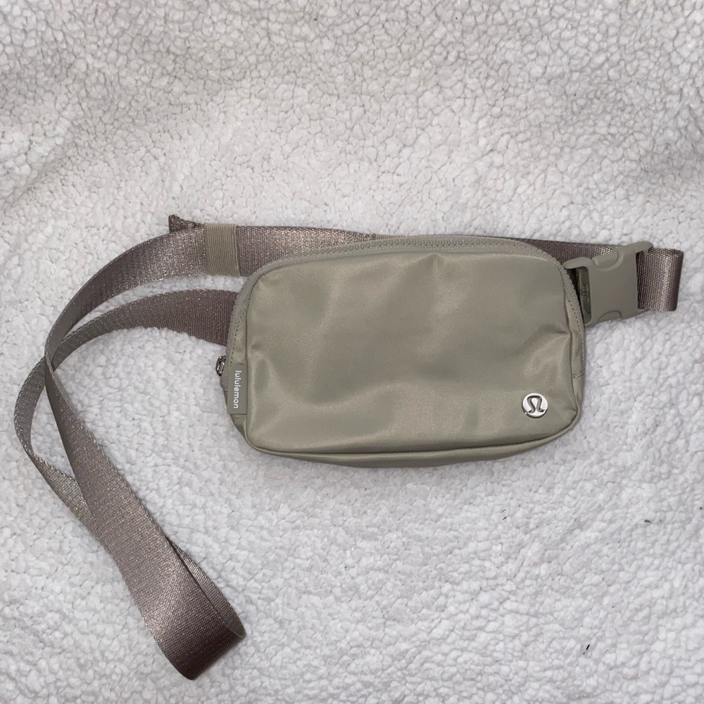 Lululemon Everywhere Belt Bag Raw Linen Long Strap